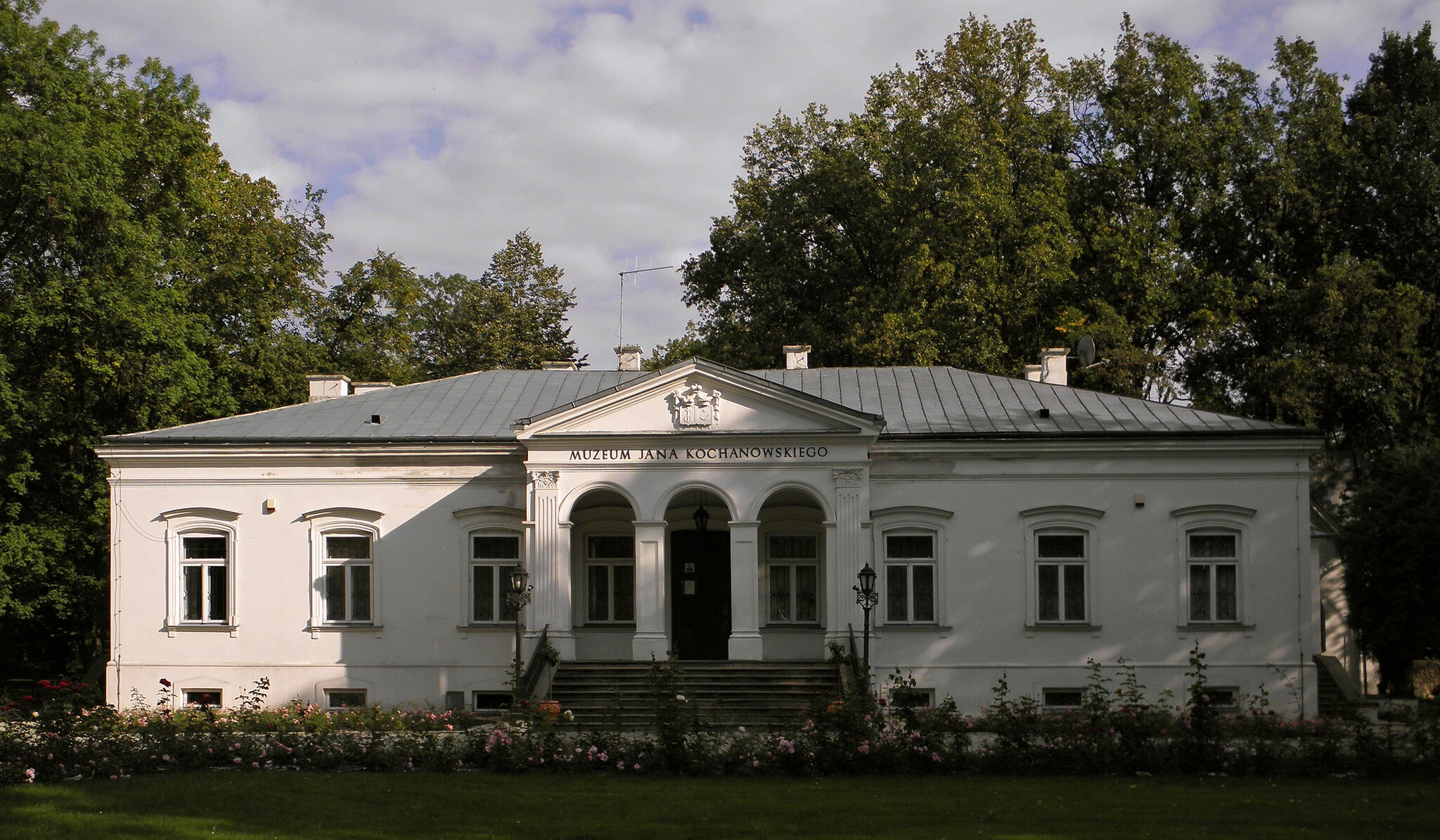 Muzeum Jana Kochanowskiego w Czarnolesie Muzeum Jana Kochanowskiego w Czarnolesie Źródło: Rafał Terkner, licencja: CC BY-SA 3.0.