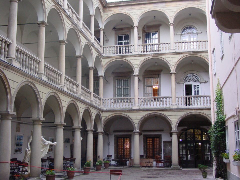 Lwów - Kamienica Królewska, dziedziniec Lwów - Kamienica Królewska, dziedziniec Źródło: Wikimedia Commons, licencja: CC BY-SA 3.0.
