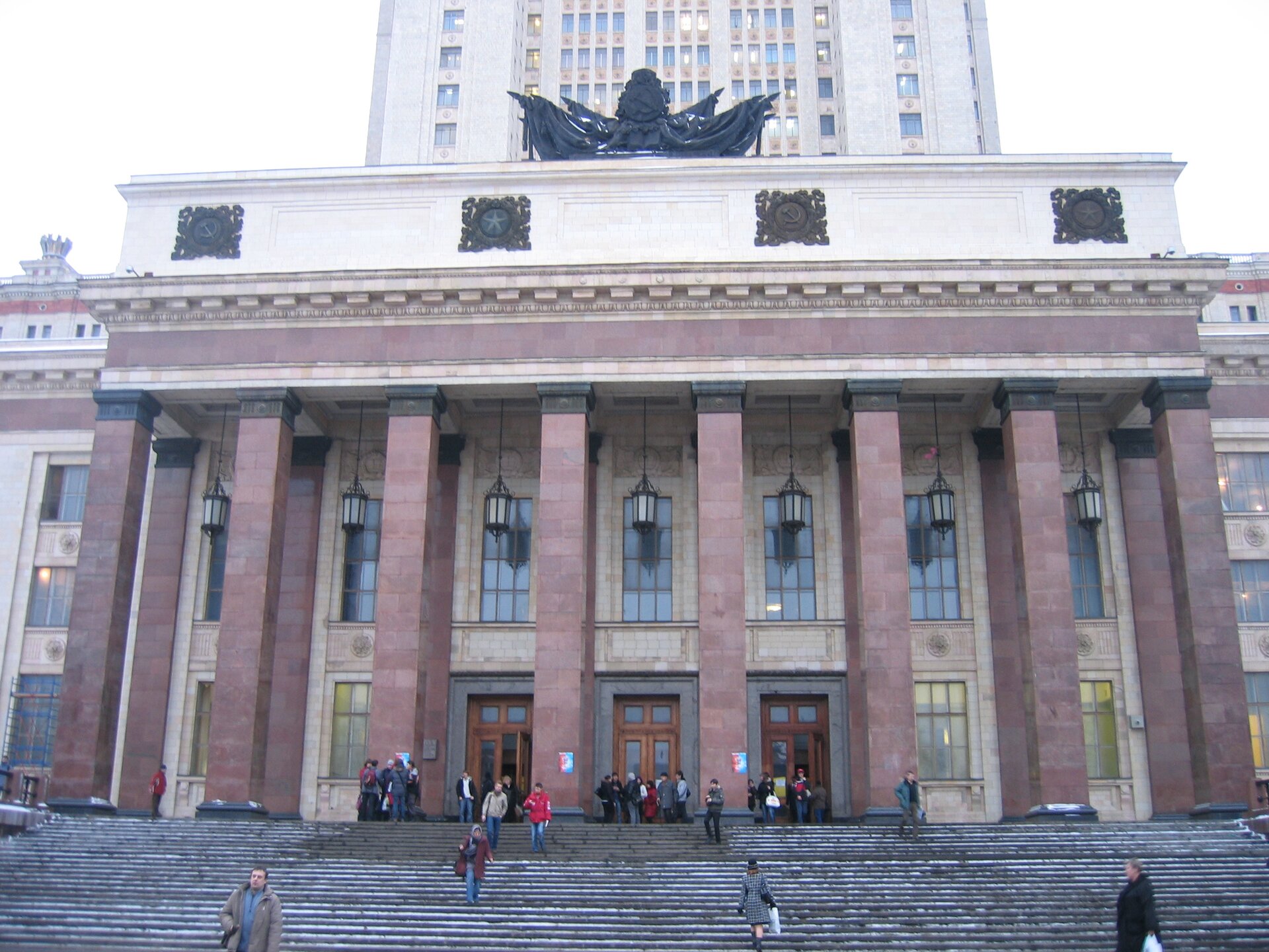 Budynek Uniwersytetu im. Łomonosowa w Moskwie Budynek Uniwersytetu im. Łomonosowa w Moskwie Źródło: Wikimedia Commons, licencja: CC BY-SA 3.0.