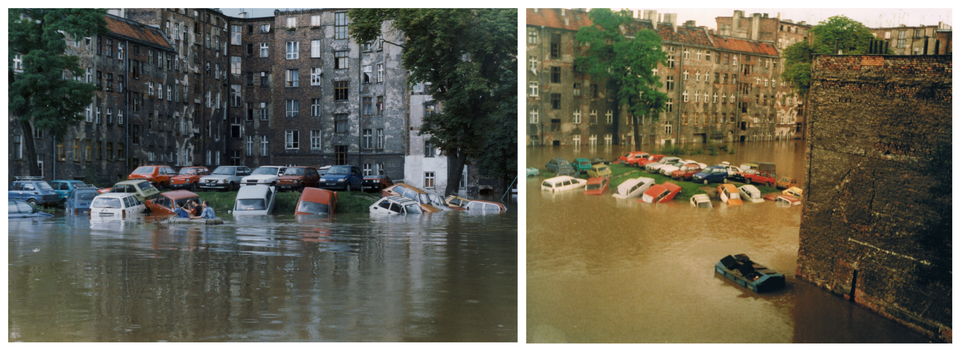 Dwie fotografie prezentują wygląd miasta w czasie powodzi. Na obu fotografiach widoczne osiedla mieszkaniowe z kilkupiętrowymi budynkami. Woda sięga pierwszego piętra. Przed budynkami pagórek na którym stoją samochody, niektóry z nich częściowo zalane wodą.