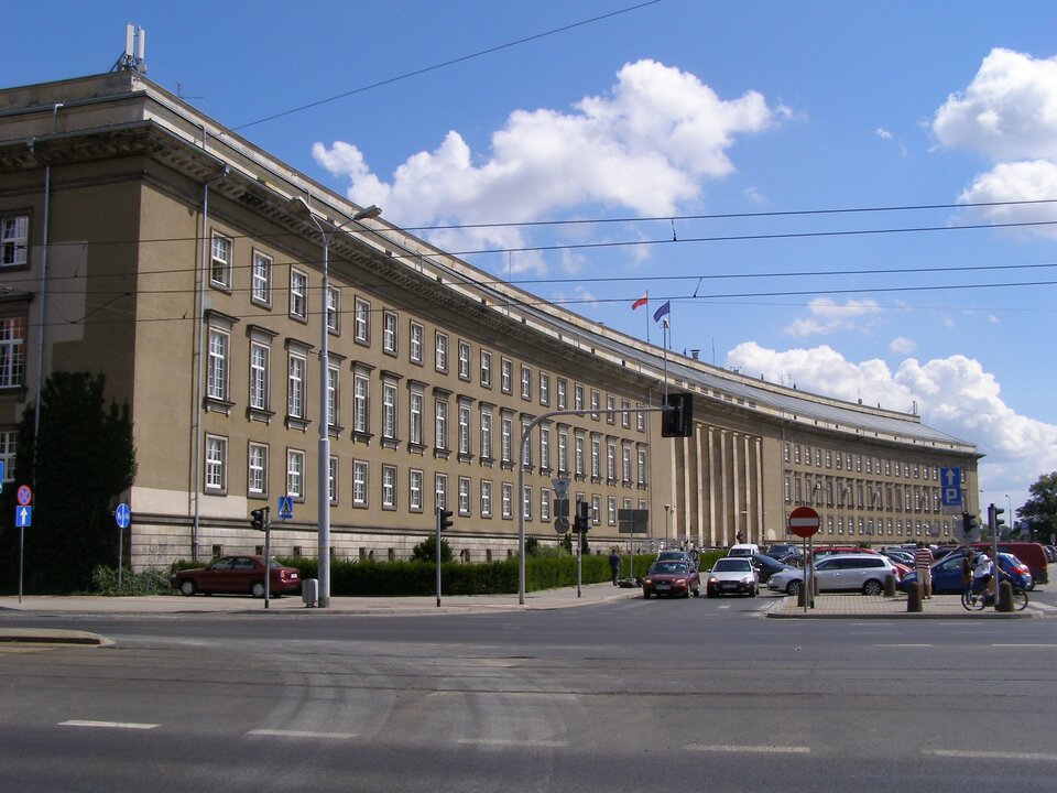 Urząd Wojewódzki we Wrocławiu Urząd Wojewódzki we Wrocławiu Źródło: Andrzej Otrębski, licencja: CC BY-SA 3.0.