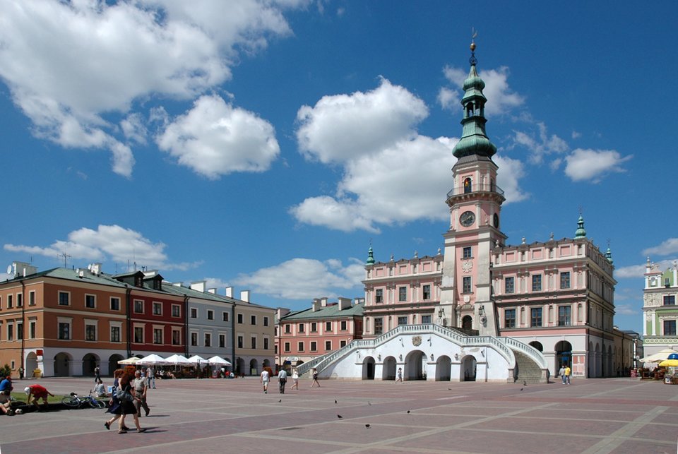 Ratusz w Zamościu Ratusz w Zamościu Źródło: Mceurytos, Wikimedia Commons, licencja: CC BY-SA 3.0.