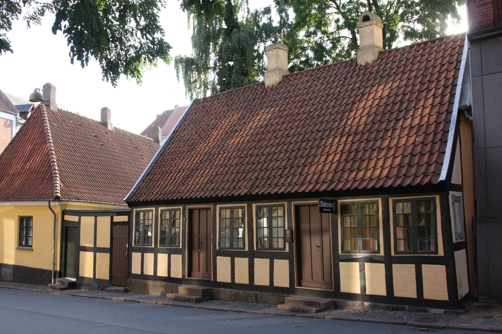 Dom z czasów dzieciństwa Hansa Christiana Andersena. Odense, Dania. Mieści się tu dziś muzeum. Dom z czasów dzieciństwa Hansa Christiana Andersena. Odense, Dania. Mieści się tu dziś muzeum. Źródło: Kåre Thor Olsen.
