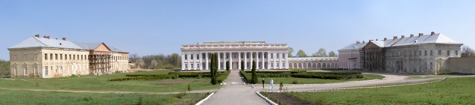 Pałac Potockich w Tulczynie, jedno z głównych miejsc, gdzie zbierali się zwolennicy Targowicy. Największy pałac magnacki na ziemiach ukrainnych rozkazał wznieść Stanisław Szczęsny Potocki w 1781 r. i stał się on centrum jednej z największych polskich, magnackich posiadłości. Przebywał w nim w 1787 r. król Stanisław August Poniatowski, na którego cześć wydano ucztę na 150 osób. Pałac Potockich w Tulczynie, jedno z głównych miejsc, gdzie zbierali się zwolennicy Targowicy. Największy pałac magnacki na ziemiach ukrainnych rozkazał wznieść Stanisław Szczęsny Potocki w 1781 r. i stał się on centrum jednej z największych polskich, magnackich posiadłości. Przebywał w nim w 1787 r. król Stanisław August Poniatowski, na którego cześć wydano ucztę na 150 osób. Źródło: Alex Khimich, Wikimedia Commons, licencja: CC BY-SA 2.5.