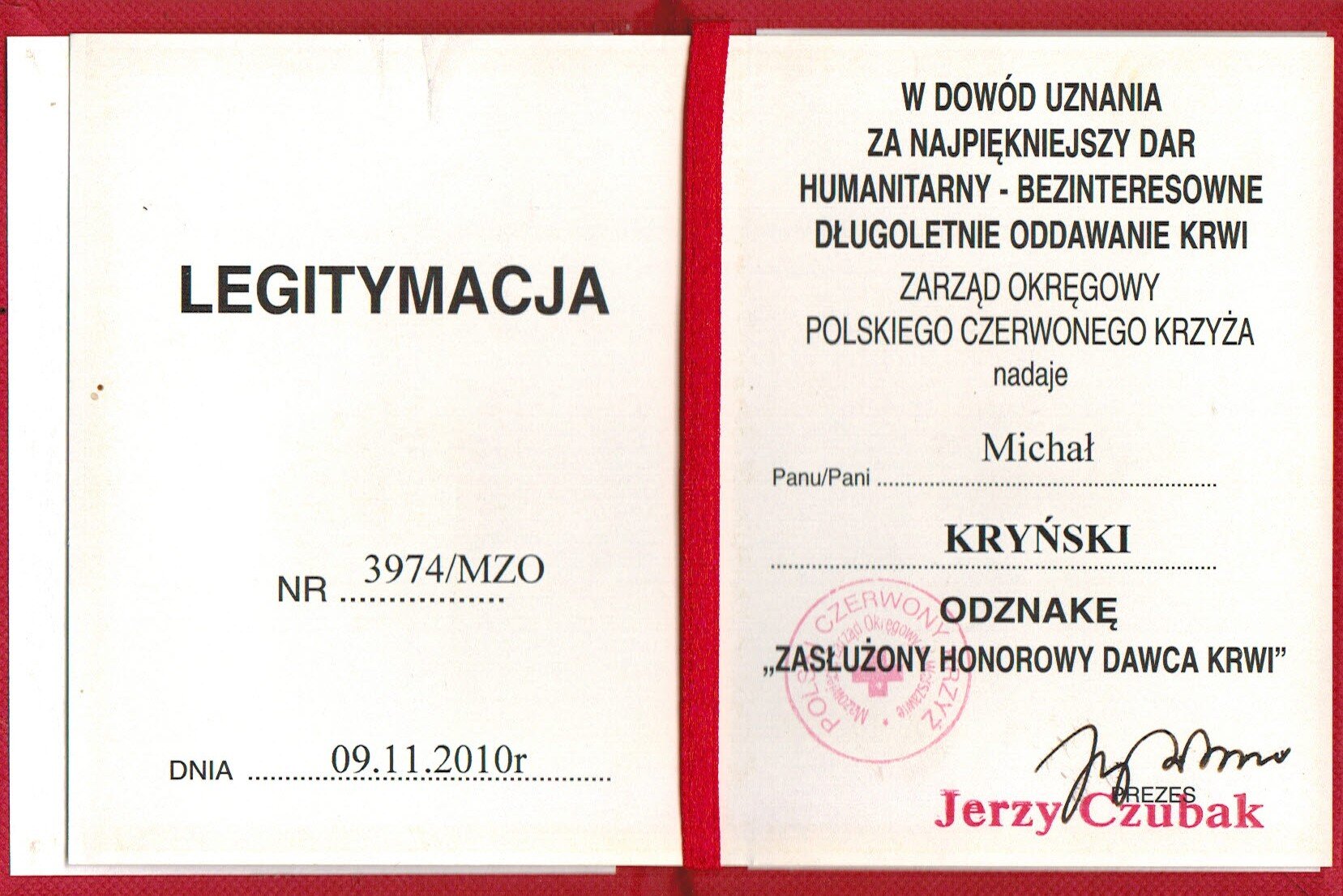 Polski Czerwony Krzyż nagrodził Michała Kryńskiego tytułem „Zasłużonego Honorowego Dawcy Krwi” Polski Czerwony Krzyż nagrodził Michała Kryńskiego tytułem „Zasłużonego Honorowego Dawcy Krwi” Źródło: Michał Kryński, licencja: CC BY 3.0.