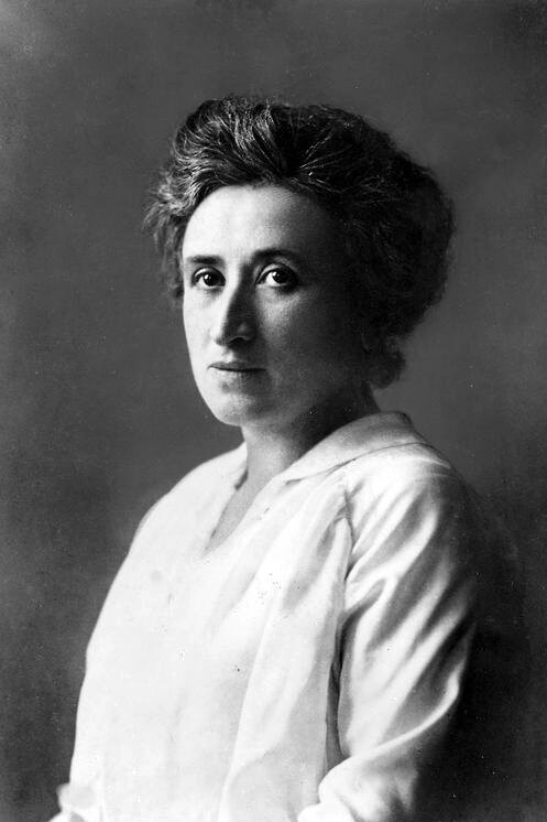 Róża Luksemburg Źródło: Róża Luksemburg, między 1895 a 1905, domena publiczna.