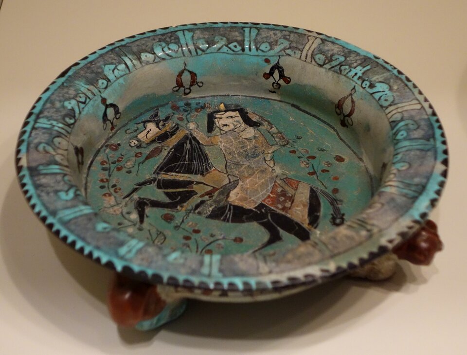 Naczynie z jeźdźcem Źródło: Daderot, Naczynie z jeźdźcem, fotografia, Cincinnati Art Museum, licencja: CC 0 1.0.