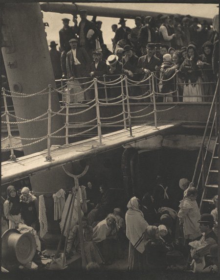 Dolny pokład Źródło: Alfred Stieglitz, Dolny pokład, 1907, domena publiczna.