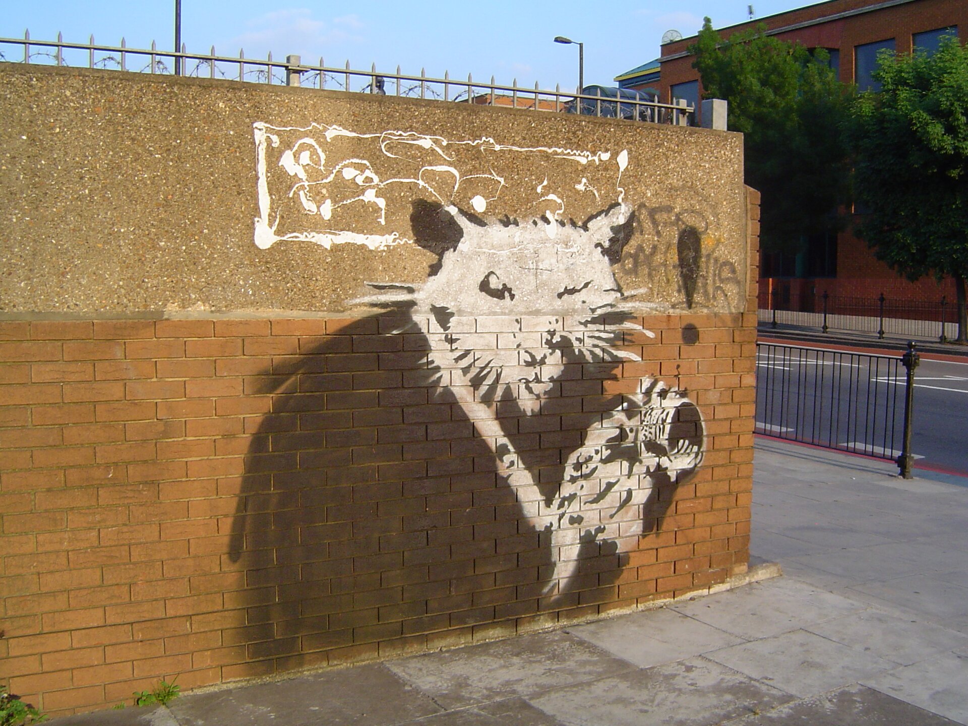Banksy, The Rat (Szczur) Źródło: LoopZilla, Banksy, The Rat (Szczur), licencja: CC BY-SA 2.0.