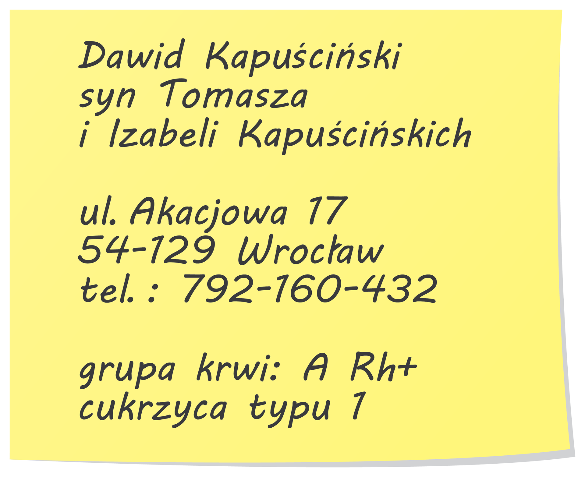 Ilustracja przedstawia żółtą karteczkę samoprzylepną. Na kartce informacja w czarnym kolorze. Od góry: Dawid Kapuściński, poniżej syn Tomasza i Izabeli Kapuścińskich, ul. Akacjowa 17, 54-129 Wrocław, tel.: 792-160-432, grupa krwi: A Rh+, cukrzyca typu 1