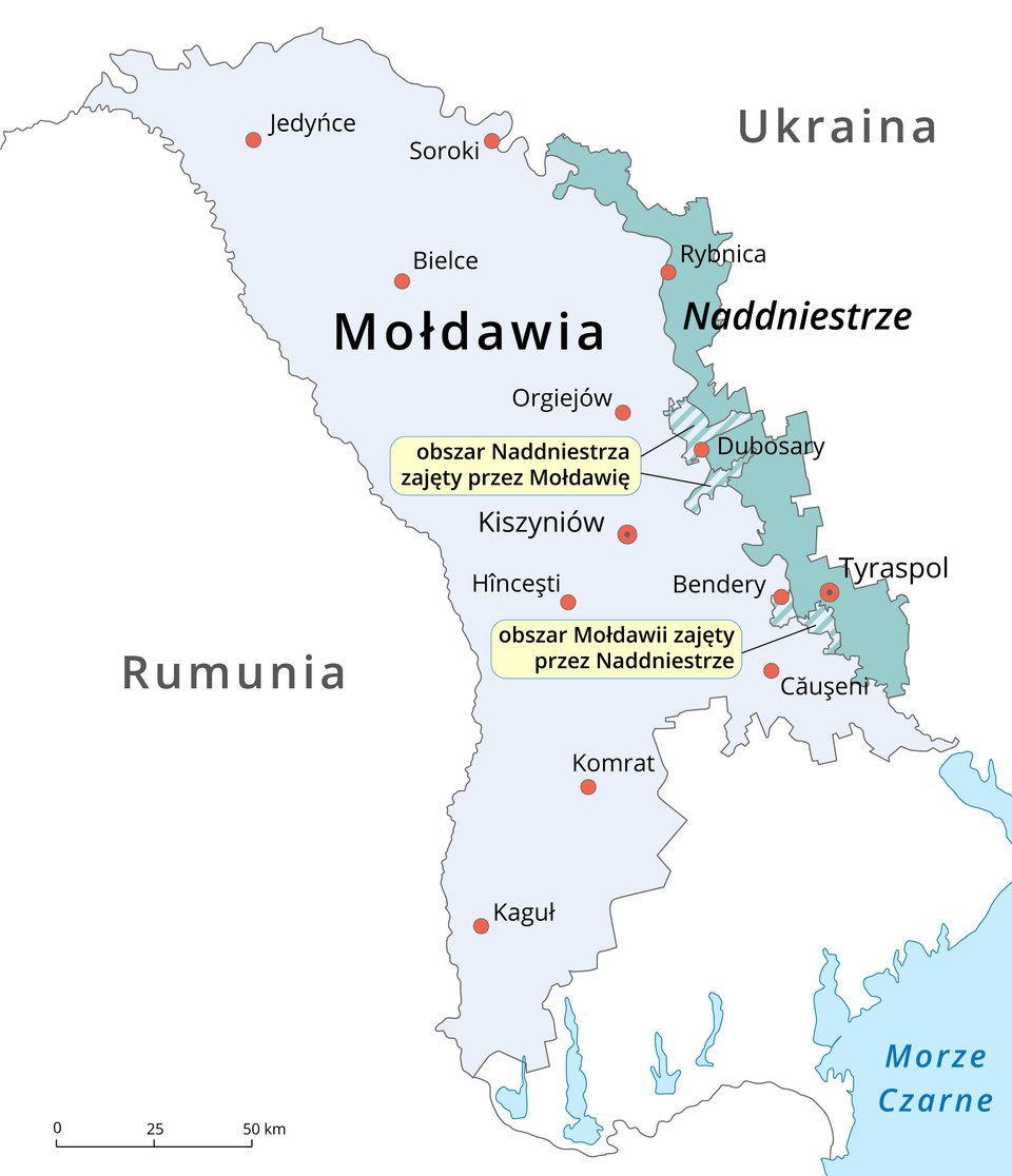 Na ilustracji mapa polityczna. Mołdawia oznaczona kolorem niebieskim, od wschodu graniczące z nią Naddniestrze oznaczone kolorem turkusowym. Na granicy Mołdawii i Naddniestrza dwa obszary kreskowane. Wyżej obszar Naddniestrza zajęty przez Mołdawię, niżej obszar Mołdawii zajęty przez Naddniestrze. Od zachodu Mołdawii – Rumunia, od wschodu Naddniestrza – Ukraina.