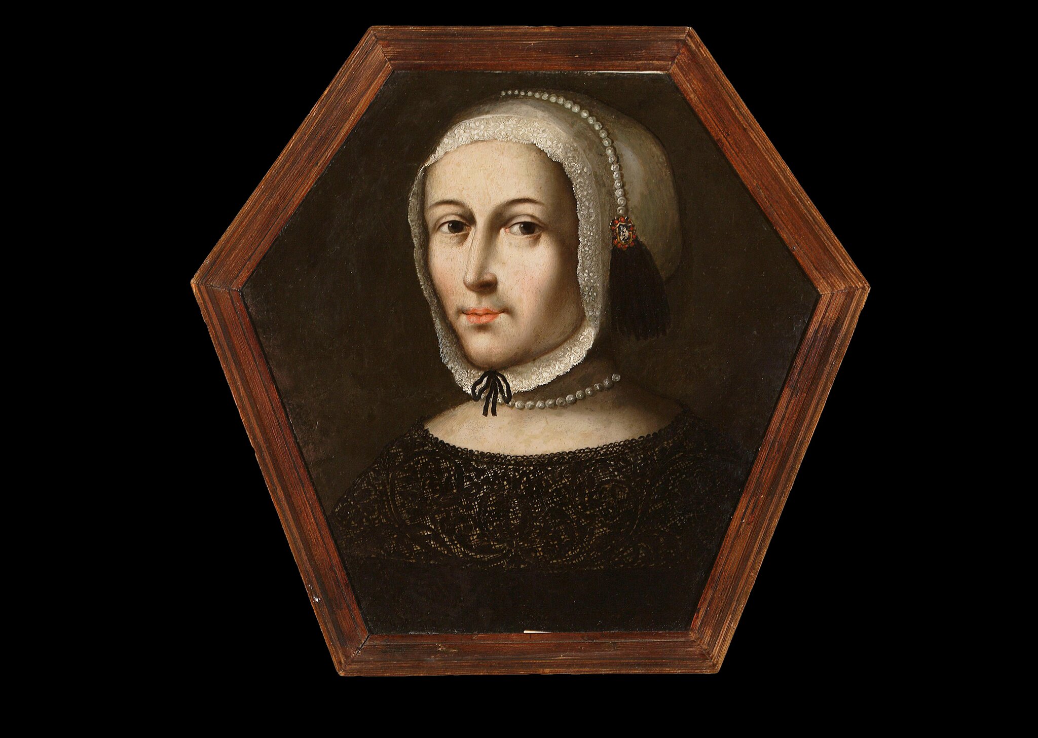 Portret trumienny kobiety w białym czepku Źródło: autor nieznany, Portret trumienny kobiety w białym czepku, ok. 1670-1680, Muzeum Narodowe w Warszawie, domena publiczna.
