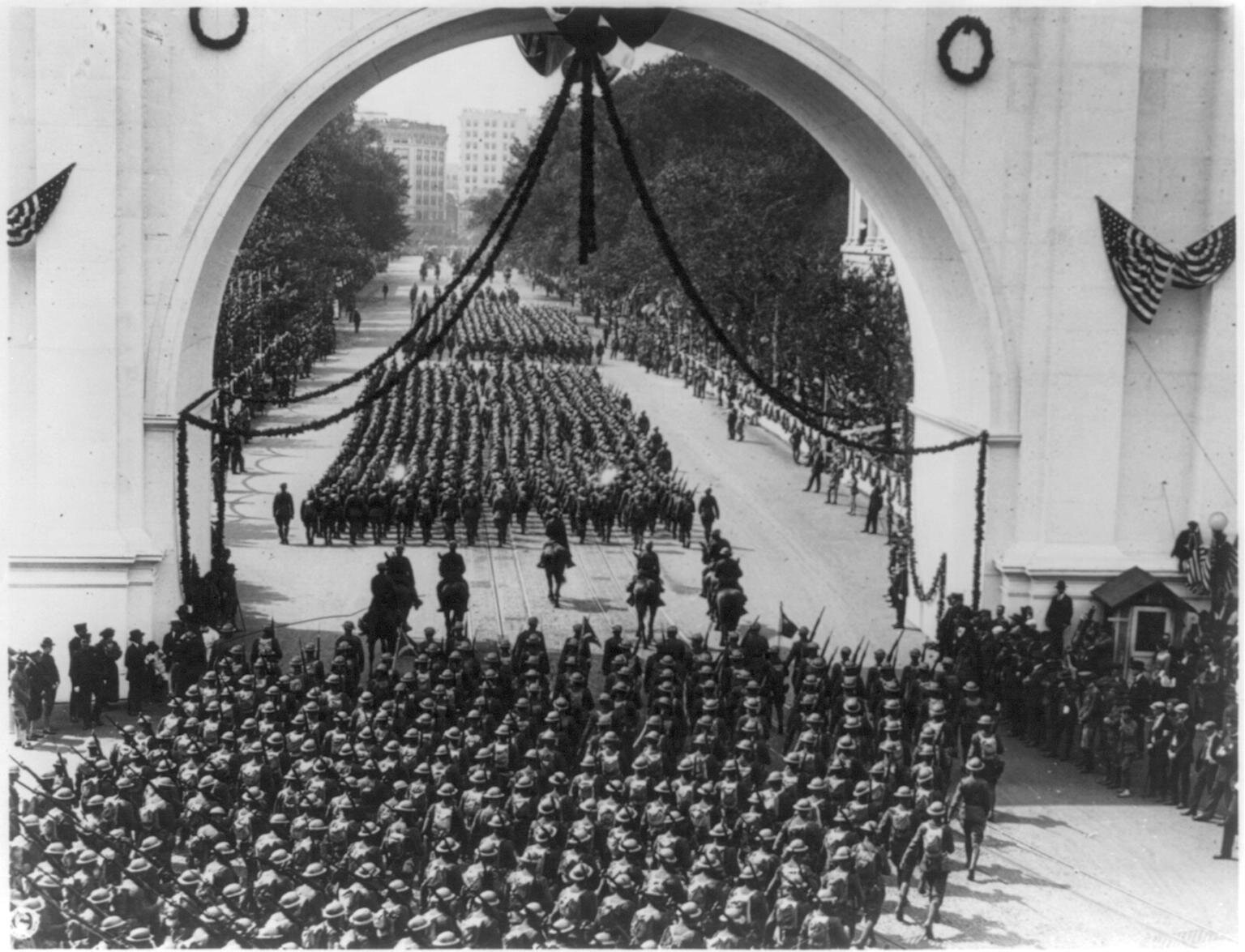 Żołnierze wracający z I Wojny Światowej Źródło: Żołnierze wracający z I Wojny Światowej, 1919, domena publiczna.