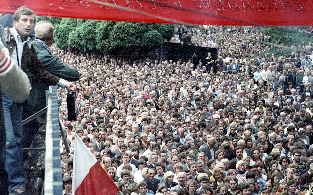 Strajk w sierpniu 1980 w Stoczni Gdańskiej im. Lenina Strajk w sierpniu 1980 w Stoczni Gdańskiej im. Lenina Źródło: Zygmunt Błażek, licencja: CC BY-SA 3.0.