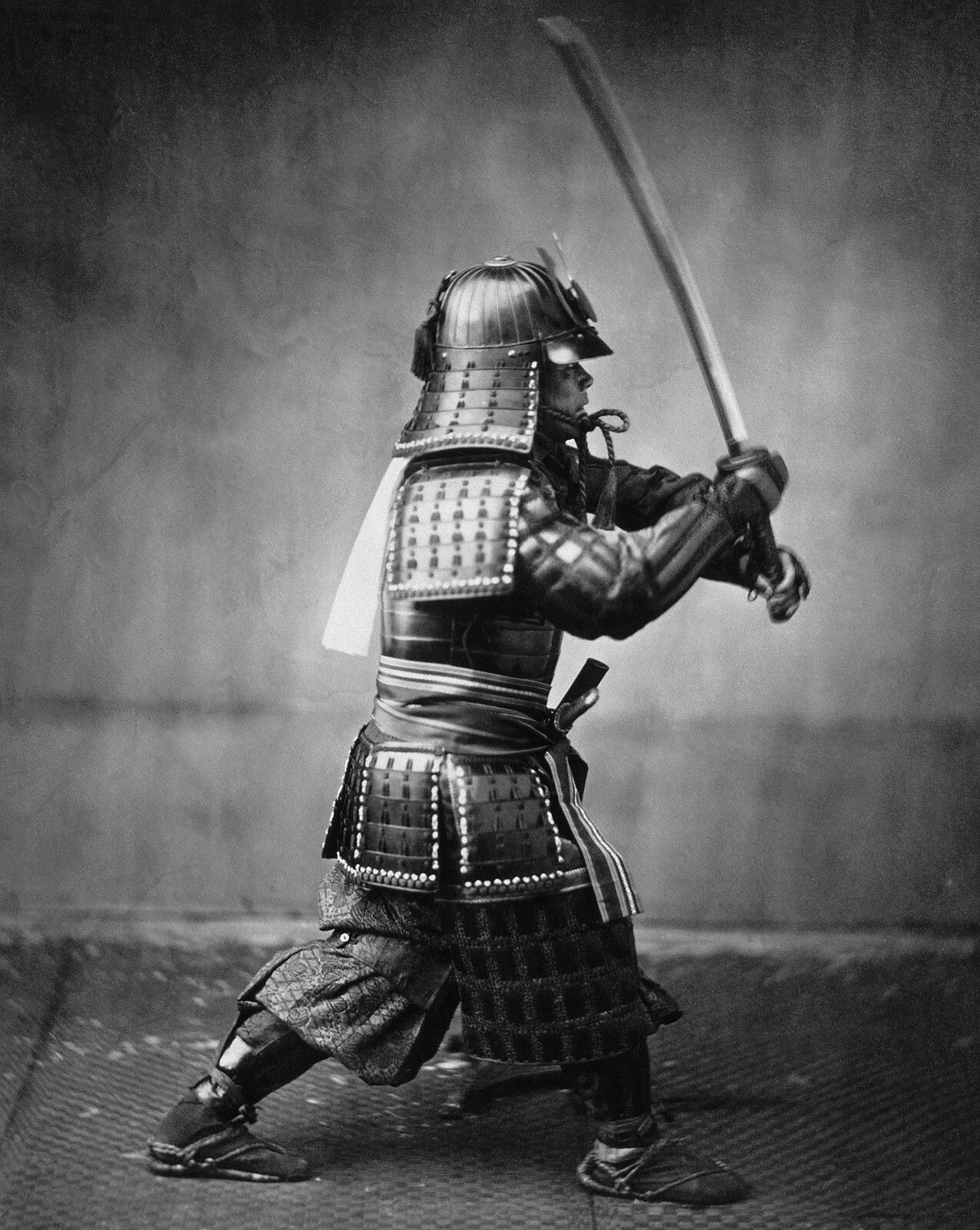 Samuraj w zbroi do walki na miecze; fot. z XIX w. Samuraj w zbroi do walki na miecze; fot. z XIX w. Źródło: Felice Beato, ok. 1860, Britannica.