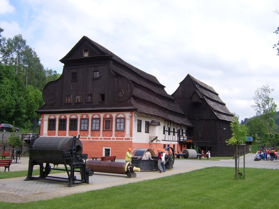 Muzeum Papiernictwa w Dusznikach-Zdroju Muzeum Papiernictwa w Dusznikach-Zdroju Źródło: Muzeum Papiernictwa w Dusznikach-Zdroju, Wikimedia Commons, licencja: CC BY-SA 3.0.