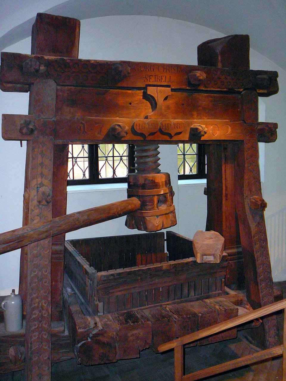 Prasa do wina Prasa do wina Źródło: Gun Powder Ma, Wikimedia Commons, licencja: CC BY-SA 3.0.