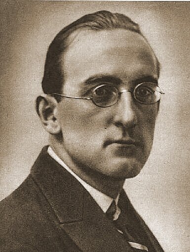 zdjęcie-portret Jana Lechonia Źródło: 1933, domena publiczna.