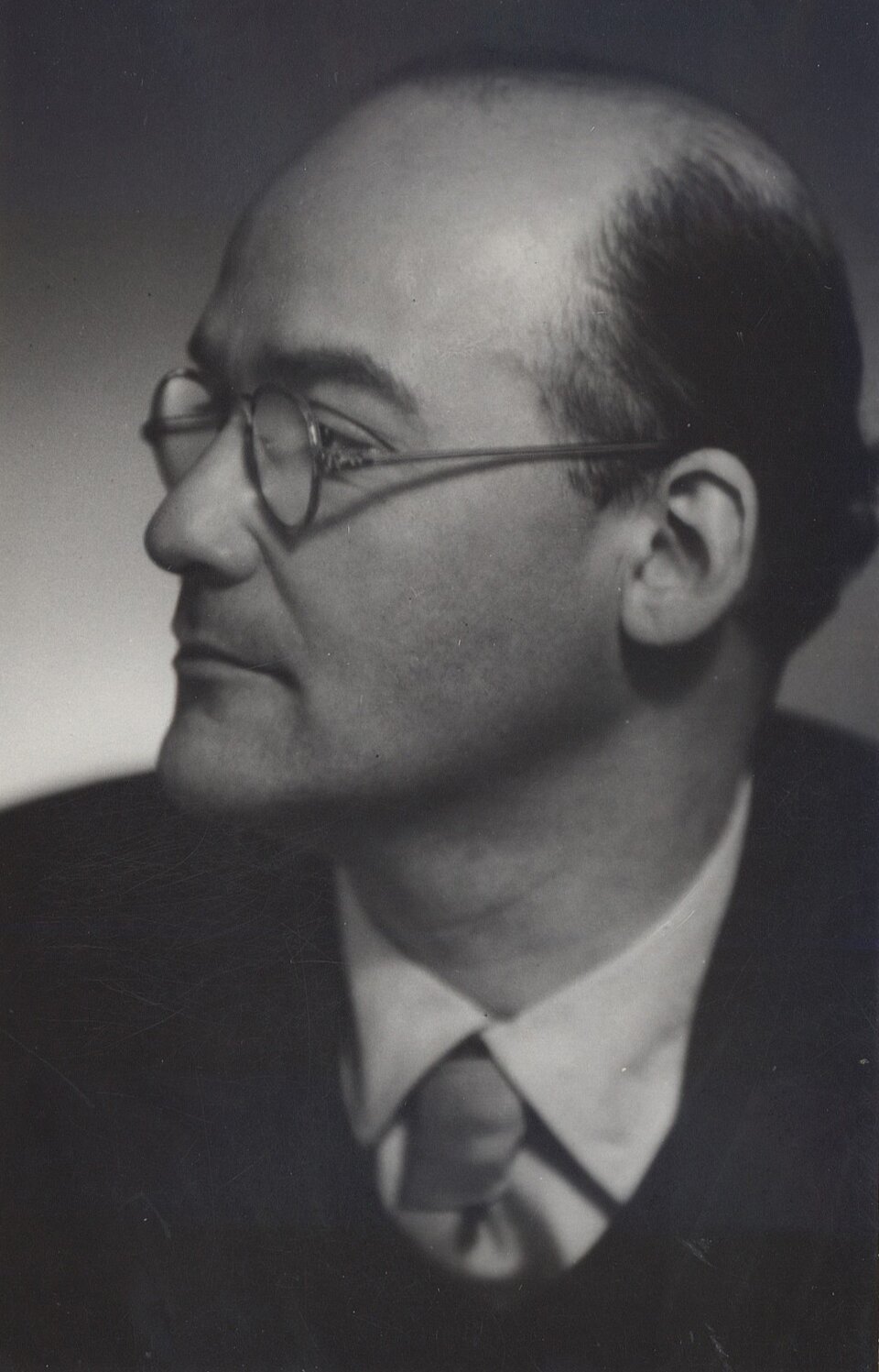 Portret Romana Brandstaettera Portret Romana Brandstaettera Źródło: Benedykt Jerzy Dorys, 1947, fotografia archiwalna, tylko do użytku niekomercyjnego.