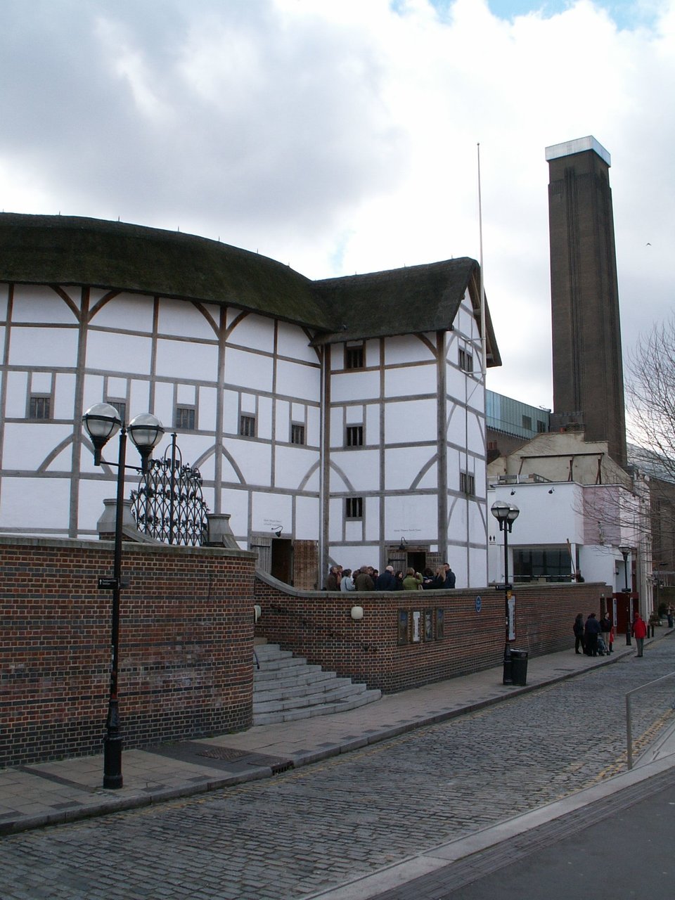 Teatr Globe w Londynie Teatr Globe w Londynie Źródło: Dickbauch, Wikimedia Commons, licencja: CC BY-SA 3.0.
