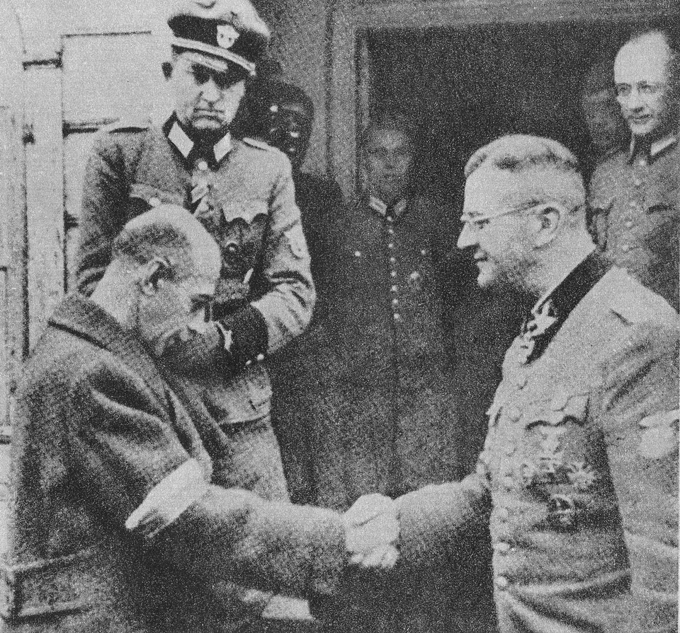 Spotkanie pogromcy powstania gen. Bacha-Zelewskiego i gen. Bora-Komorowskiego Spotkanie pogromcy powstania gen. Bacha-Zelewskiego i gen. Bora-Komorowskiego Źródło: domena publiczna.