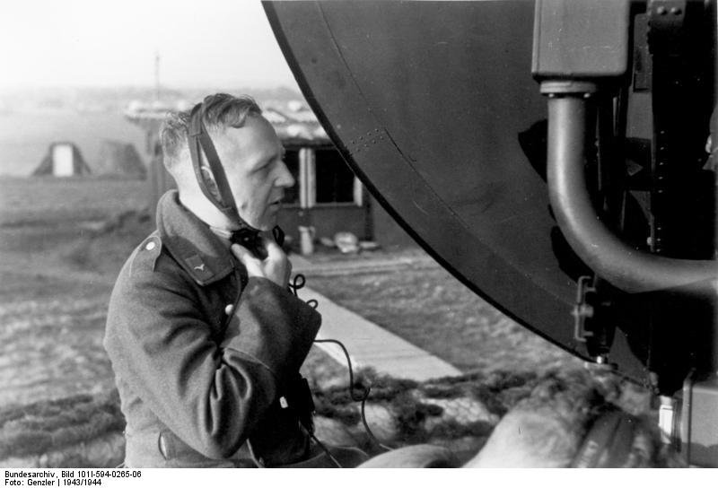Radar Würzburg – niemiecki radar naziemny Radar Würzburg – niemiecki radar naziemny Źródło: licencja: CC BY-SA 3.0.