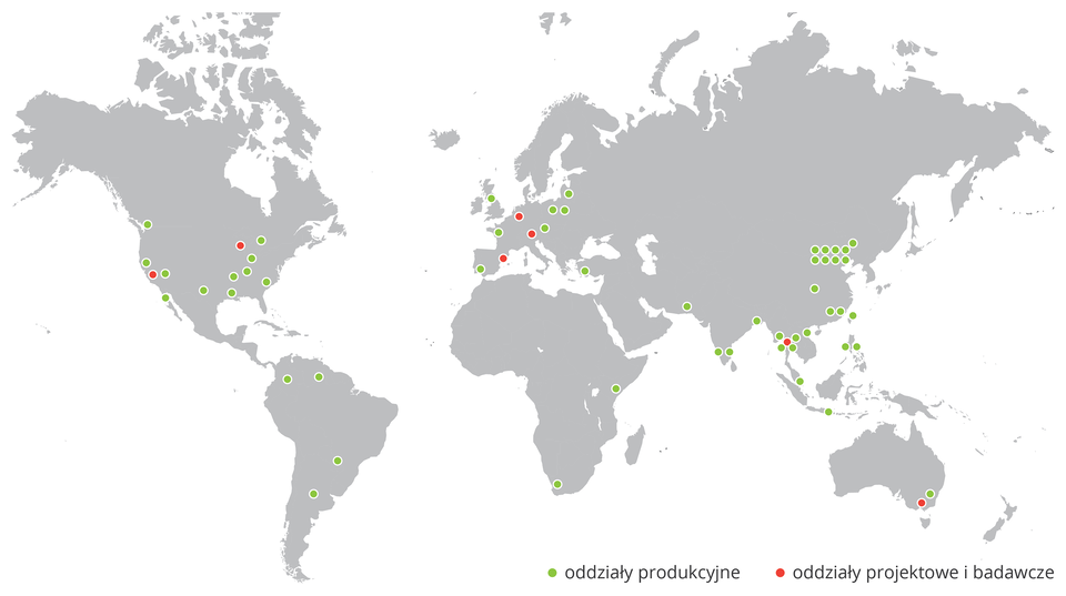 Na ilustracji mapa świata. Zielonymi punktami oznaczono oddziały produkcyjne Toyoty. Poza Japonią Toyota ma pięćdziesiąt jeden oddziałów produkcyjnych w dwudziestu sześciu państwach: osiem w Europie, dziesięć w Ameryce Północnej, cztery w Ameryce Południowej, dwa w Afryce, dwadzieścia sześć w Azji i jeden w Australii. Czerwonymi punktami zaznaczono dziewięć oddziałów projektowych i badawczych.