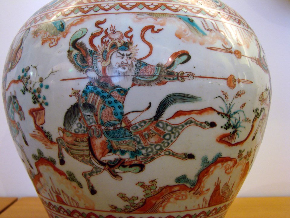 Porcelana z okresu dynastii Ming Porcelana z okresu dynastii Ming Źródło: Vassil, domena publiczna.