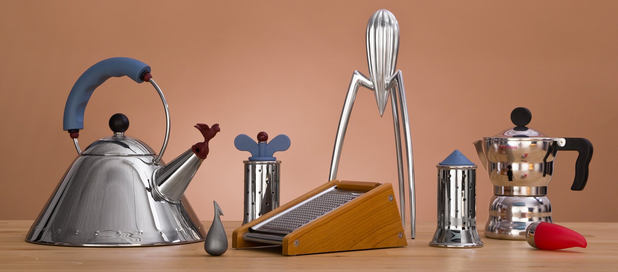 Artykuły gospodarstwa domowego Alessi Artykuły gospodarstwa domowego Alessi Źródło: Didriks, fotografia barwna, licencja: CC BY 2.0.