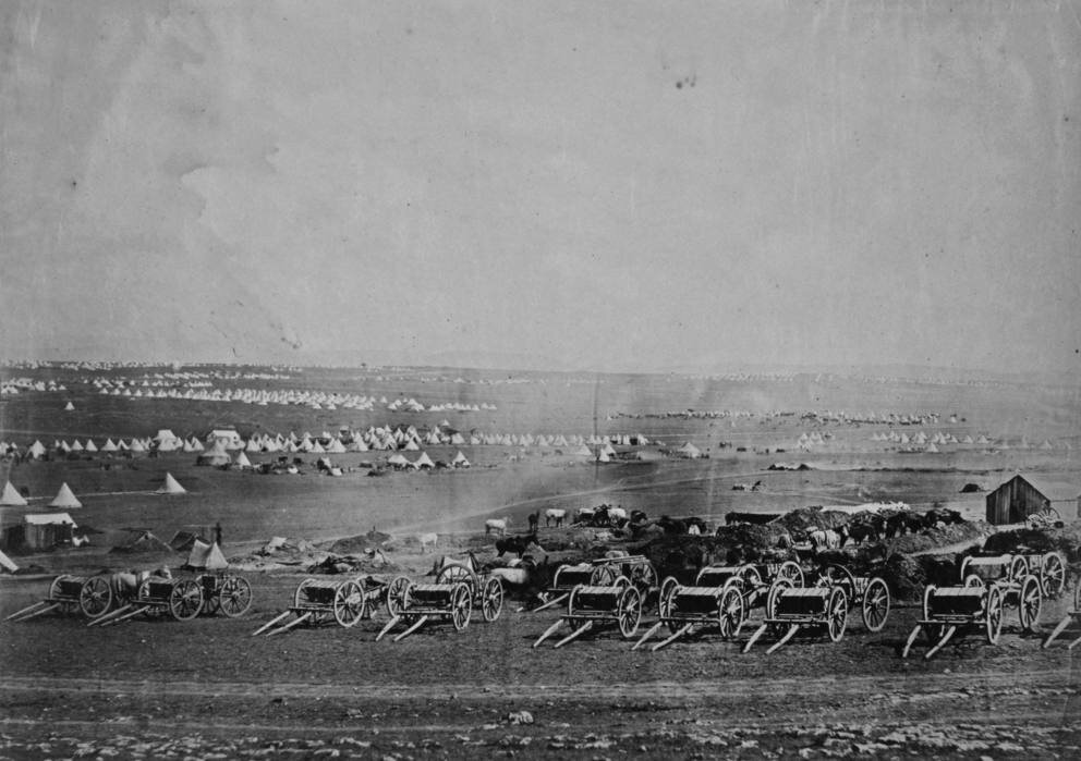 Front pod Sewastopolem Źródło: Roger Fenton, Front pod Sewastopolem, domena publiczna.