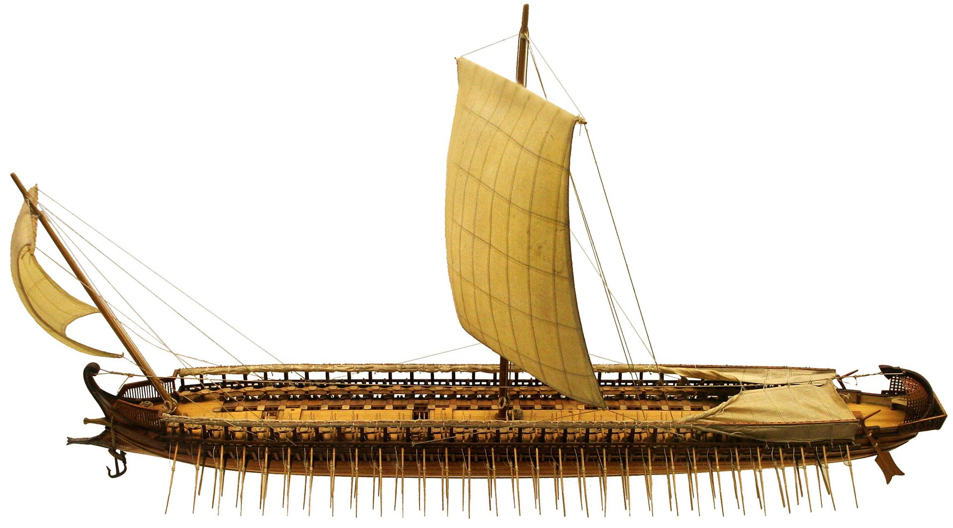 Grecka triera – okręt wojenny z trzema rzędami wioseł. Model w Muzeum Niemieckim w Monachium Grecka triera – okręt wojenny z trzema rzędami wioseł. Model w Muzeum Niemieckim w Monachium Źródło: Matthias Kabel, Wikimedia Commons, licencja: CC BY-SA 3.0.