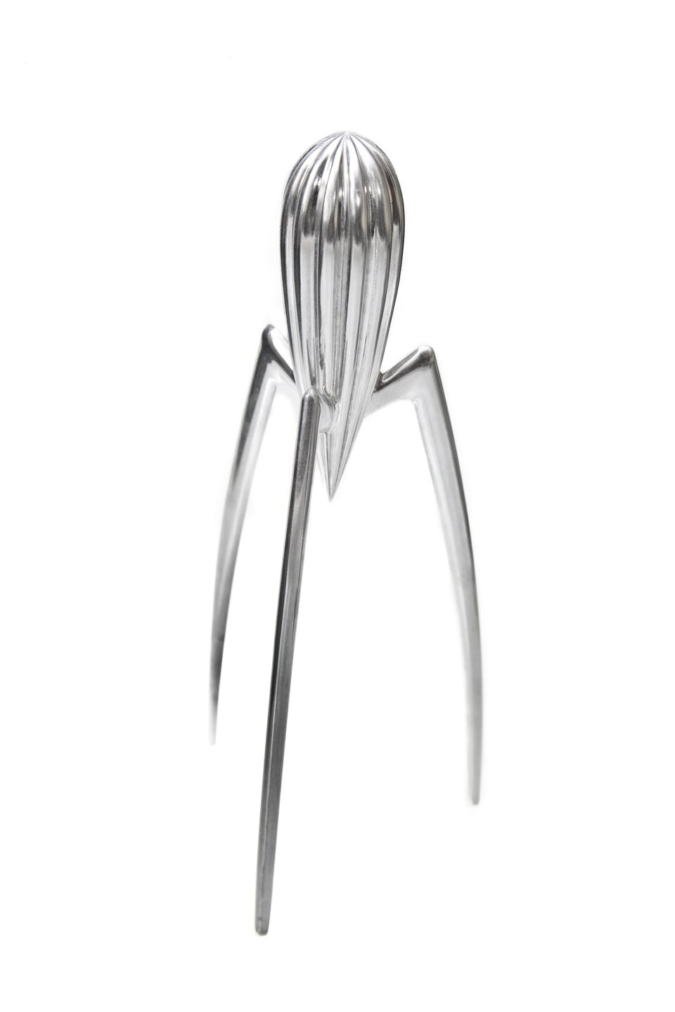 Wyciskacz do cytryn Juicy Salif Wyciskacz do cytryn, Juicy Salif, projektował Philippe Starck dla manufaktury Alessi. Fot. Małgorzata Skibińska Źródło: Philippe Starck, Contentplus.pl sp. z o.o., Wyciskacz do cytryn Juicy Salif, 1990, polerowana stal nierdzewna, 29 × 14 cm, tylko do użytku edukacyjnego.
