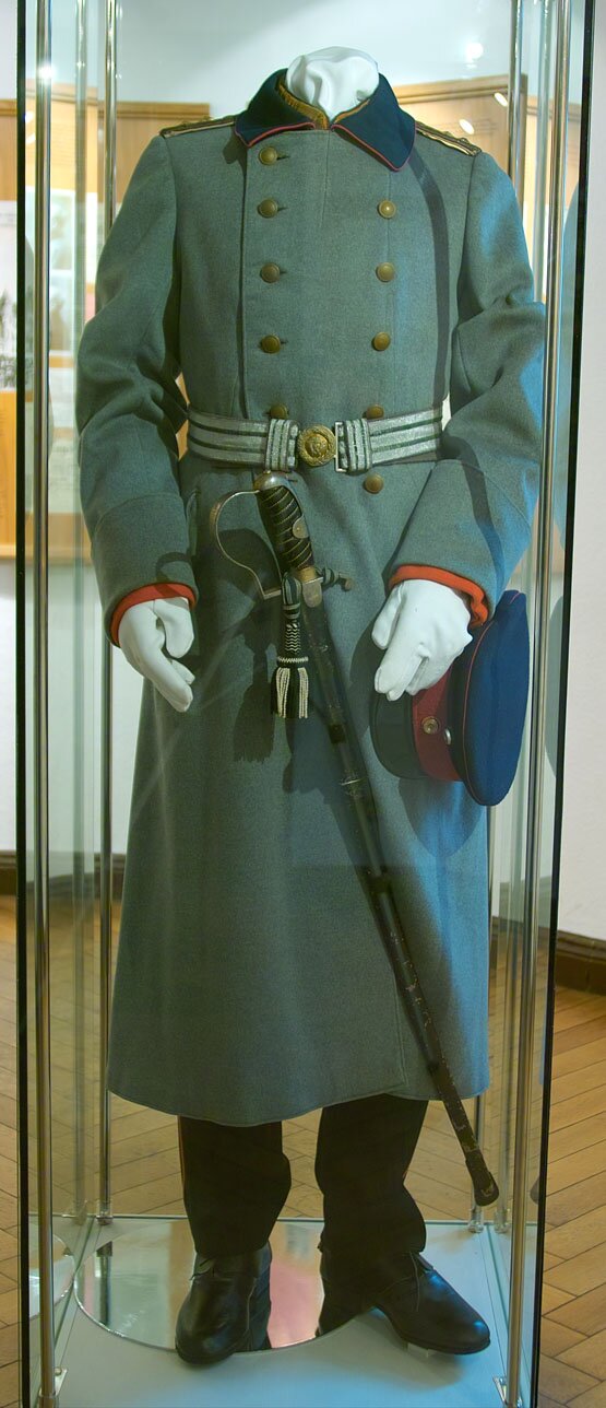 Mundur w sali wystawowej ratusza Berlin-Köpenick Źródło: Membeth, Mundur w sali wystawowej ratusza Berlin-Köpenick, 2007, domena publiczna.