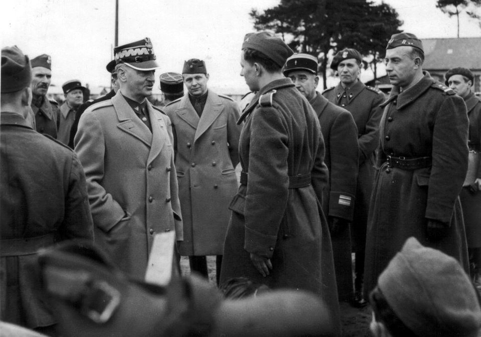 Władysław Sikorski wizytuje polskich żołnierzy Władysław Sikorski wizytuje polskich żołnierzy Źródło: domena publiczna.