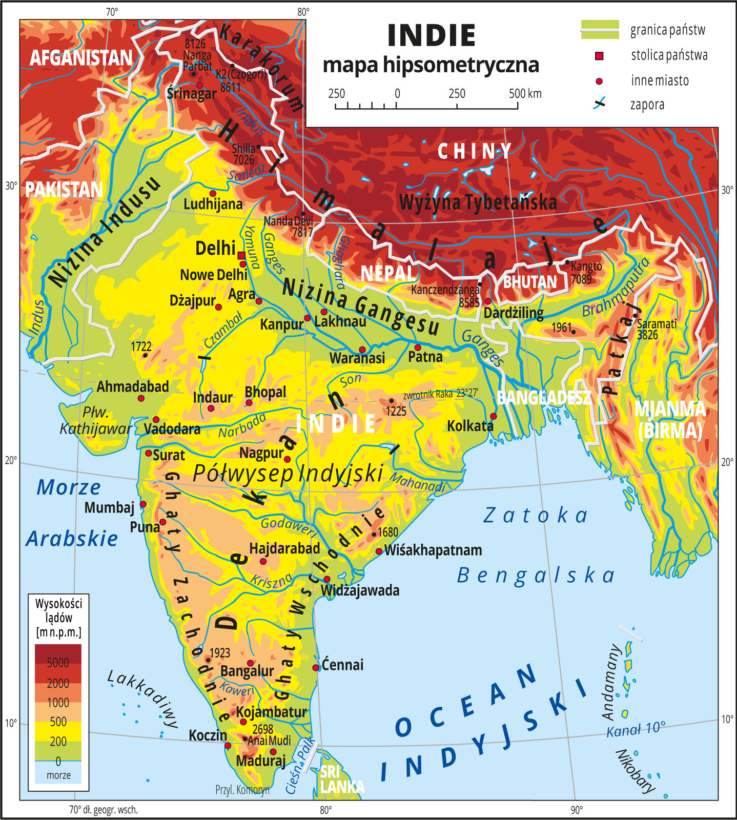 Ilustracja przedstawia mapę hipsometryczną Indii. W obrębie lądów występują obszary w kolorze zielonym, żółtym, pomarańczowym i czerwonym. W Indiach przeważają wyżyny, niziny są w dolinach rzek (Indus, Ganges) i na wybrzeżach. Północna część mapy obejmuje tereny wyżynne w Chinach. Morza zaznaczono kolorem niebieskim. Na mapie opisano nazwy półwyspów, wysp, nizin, wyżyn i pasm górskich, mórz, zatok, rzek i jezior. Poprowadzono granice państw i opisano nazwy państw. Oznaczono i opisano stolice i główne miasta. Oznaczono czarnymi kropkami i opisano szczyty górskie. Mapa pokryta jest równoleżnikami i południkami. Dookoła mapy w białej ramce opisano współrzędne geograficzne co dziesięć stopni. W legendzie umieszczono i opisano znaki użyte na mapie.