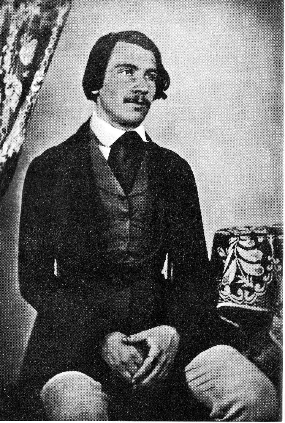 Jacob Burckhardt (1818-1897) – szwajcarski historyk, upowszechnił określenie „renesans" („odrodzenie") Jacob Burckhardt (1818-1897) – szwajcarski historyk, upowszechnił określenie „renesans" („odrodzenie") Źródło: ok. 1840, Fotografia, domena publiczna.