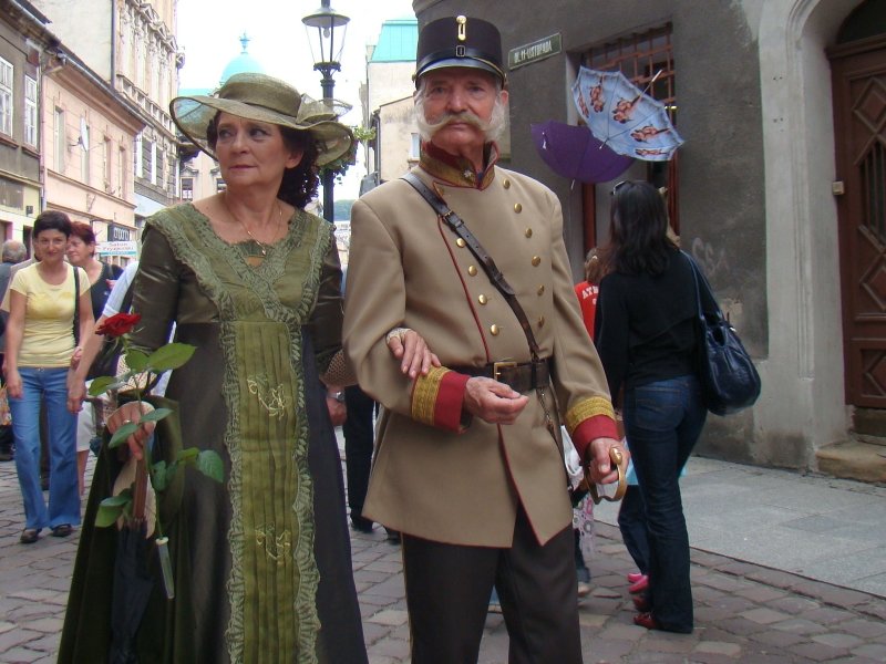Na ulicy w Bielsku-Białej Źródło: Silar, Na ulicy w Bielsku-Białej, 2010, licencja: CC BY-SA 3.0.
