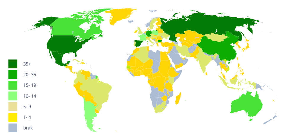 Ilustracja przedstawia mapę świata z konturami państw. Kolorami oznaczono na niej ilość rezerwatów biosfery w poszczególnych państwach w 2009 roku. Kolory są opisane w legendzie.