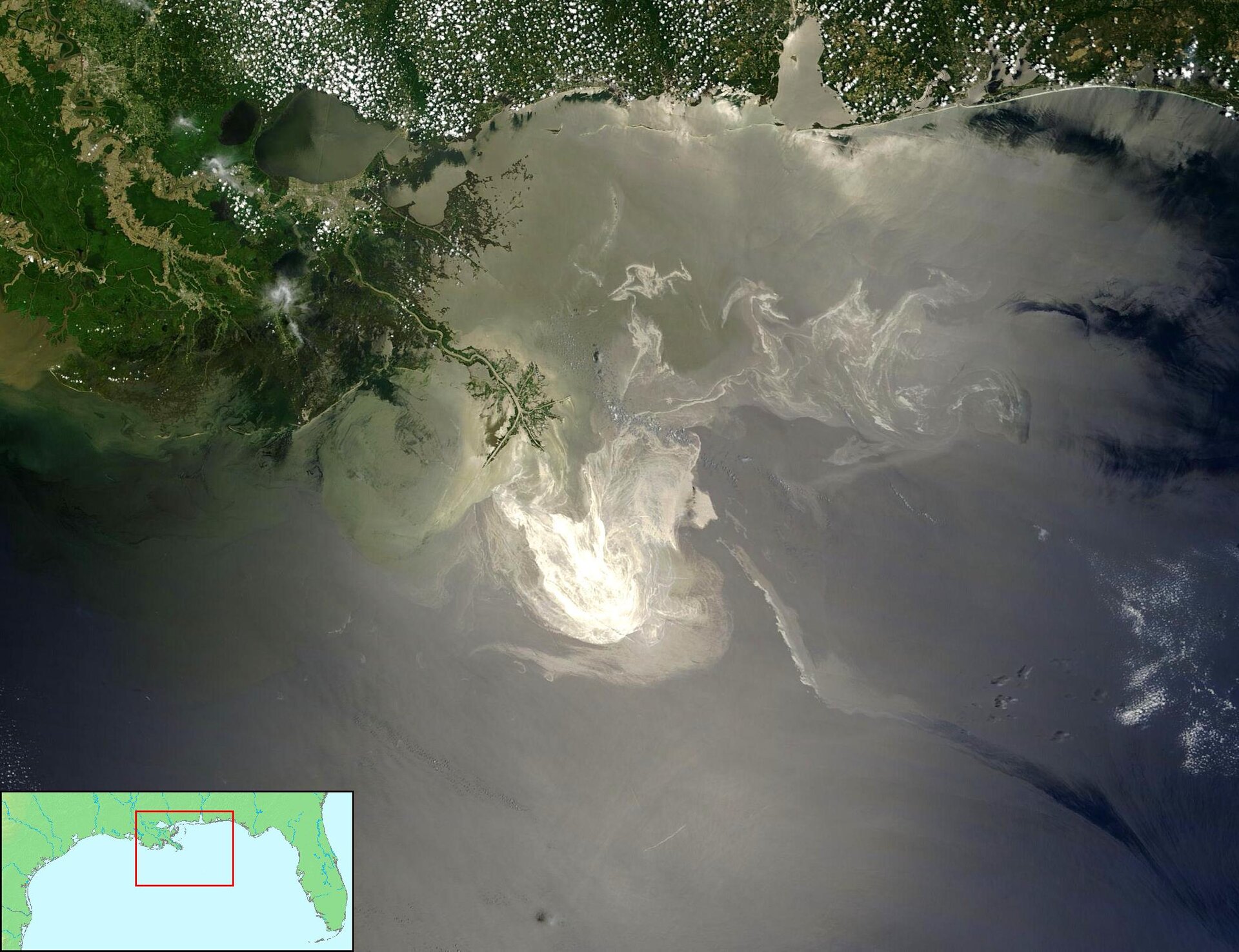 Wyciek ropy z platformy Deepwater Horizon Źródło: NASA, Wyciek ropy z platformy Deepwater Horizon, 2010, zdjęcie satelitarne, NASA, domena publiczna.