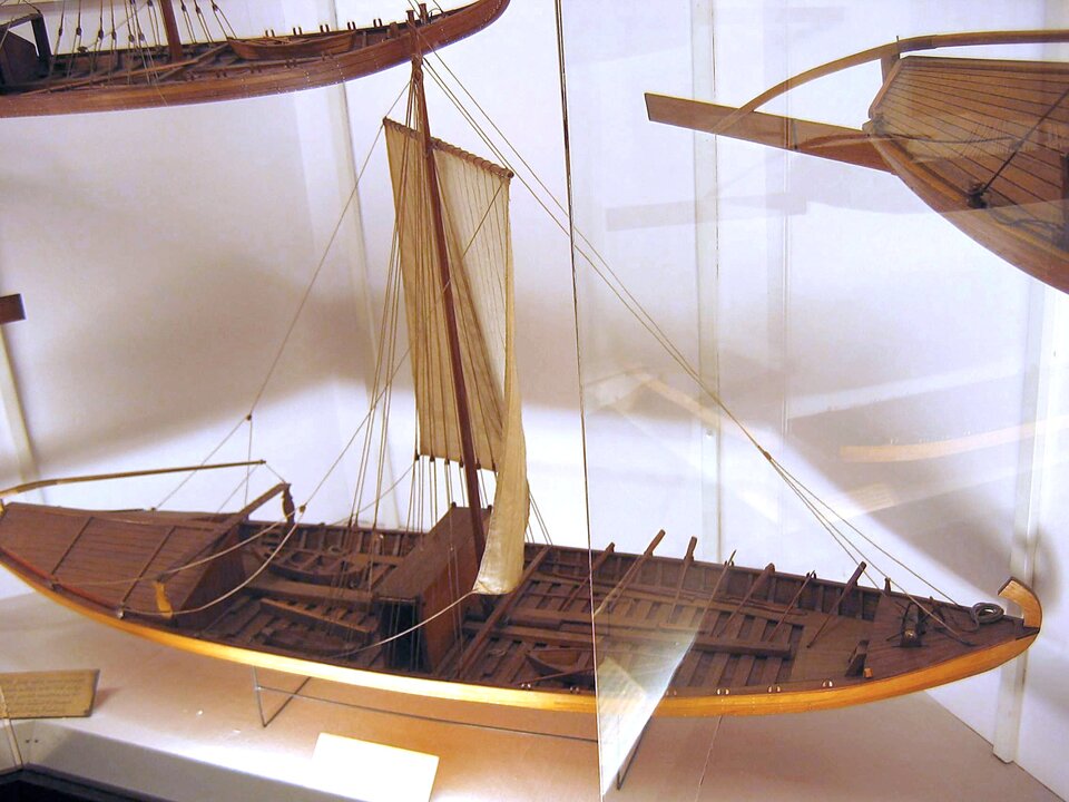 Model szkuty Model szkuty Źródło: Maciej Szczepańczyk, Wikimedia Commons, licencja: CC BY-SA 3.0.