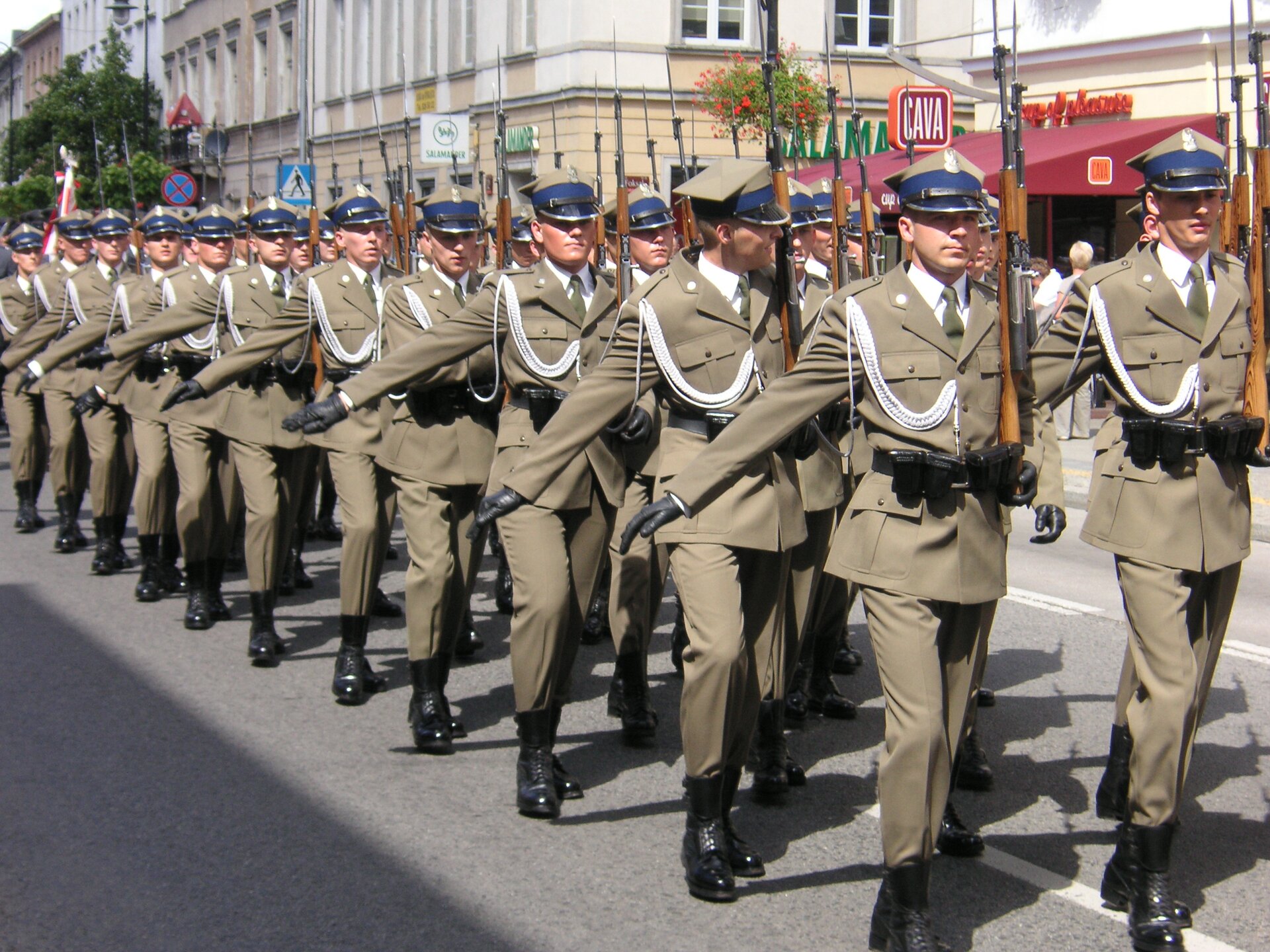 Defilada Wojska Polskiego Źródło: Halibutt, Defilada Wojska Polskiego, licencja: CC BY-SA 3.0.