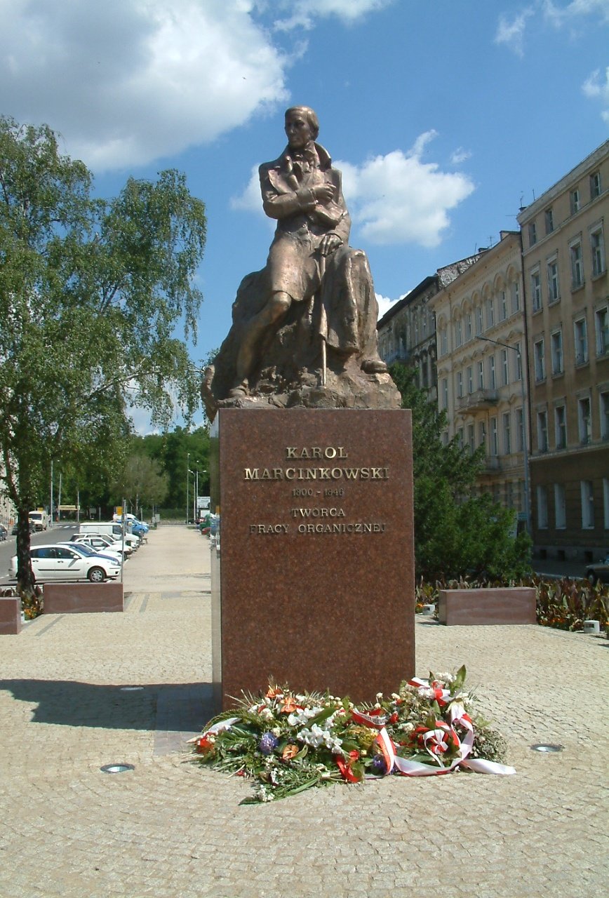 Pomnik Karola Marcinkowskiego Źródło: Radomil, Pomnik Karola Marcinkowskiego, 2005, licencja: CC BY-SA 3.0.