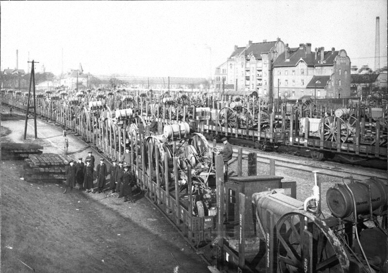 Niemieckie reparacje Źródło: Niemieckie reparacje, Fotografia, Bundesarchiv, licencja: CC BY-SA 3.0.