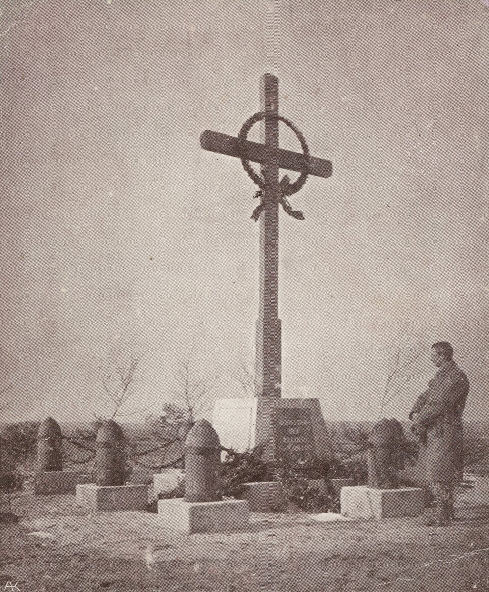 Pomnik poległych pod Sokalem Źródło: Pomnik poległych pod Sokalem, 1916, pocztówka, domena publiczna.