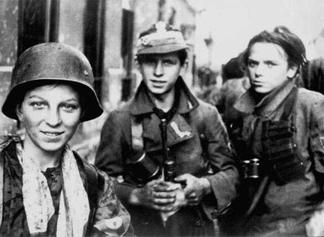 Żołnierze zgrupowania „ Radosław” Zdjęcie nr 5 Źródło: Jerzy Tomaszewski, Żołnierze zgrupowania „ Radosław”, 1944, domena publiczna.