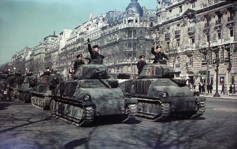 Parada wojsk pancernych Źródło: Ernst Herrmann, Parada wojsk pancernych, Bundesarchiv, licencja: CC BY-SA 3.0.