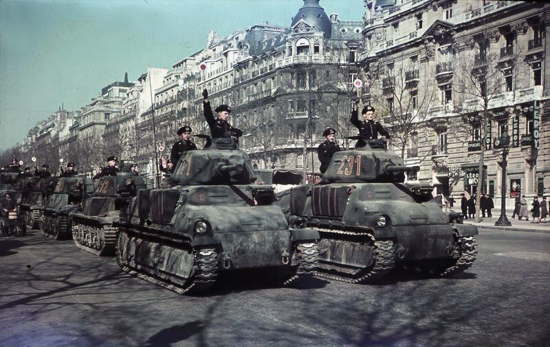 Parada wojsk pancernych Źródło: Ernst Herrmann, Parada wojsk pancernych, Bundesarchiv, licencja: CC BY-SA 3.0.