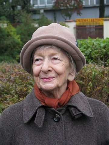Szymborska Źródło: Mariusz Kubik, fotografia barwna, licencja: CC BY 3.0.