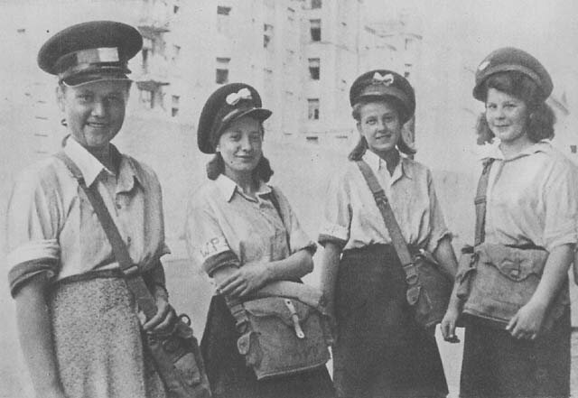 Listonoszki Harcerskiej Poczty Polowej Zawiszacy Zdjęcie nr 4 Źródło: Listonoszki Harcerskiej Poczty Polowej Zawiszacy, 1944, domena publiczna.