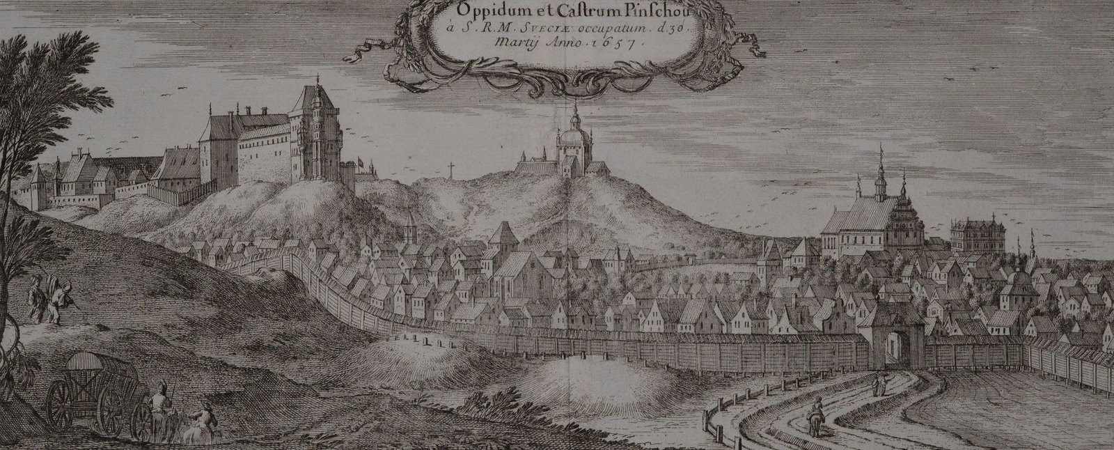 Widok Pińczowa Miasto Pińczów było centrum ruchu reformacyjnego w latach ok. 1556–1586. Działało tu słynne kalwińskie gimnazjum i drukarnia, w której drukował swoje dzieła m.in. Andrzej Frycz Modrzewski. Po odkupieniu miasta przez biskupa krakowskiego Piotra Myszkowskiego w 1586 r. nastąpiła gwałtowna rekatolicyzacja. Do miasta powrócili wypędzeni wcześniej paulini, zlikwidowano gimnazjum i drukarnię. Źródło: Erik Dahlbergh, Widok Pińczowa, 1657, domena publiczna.